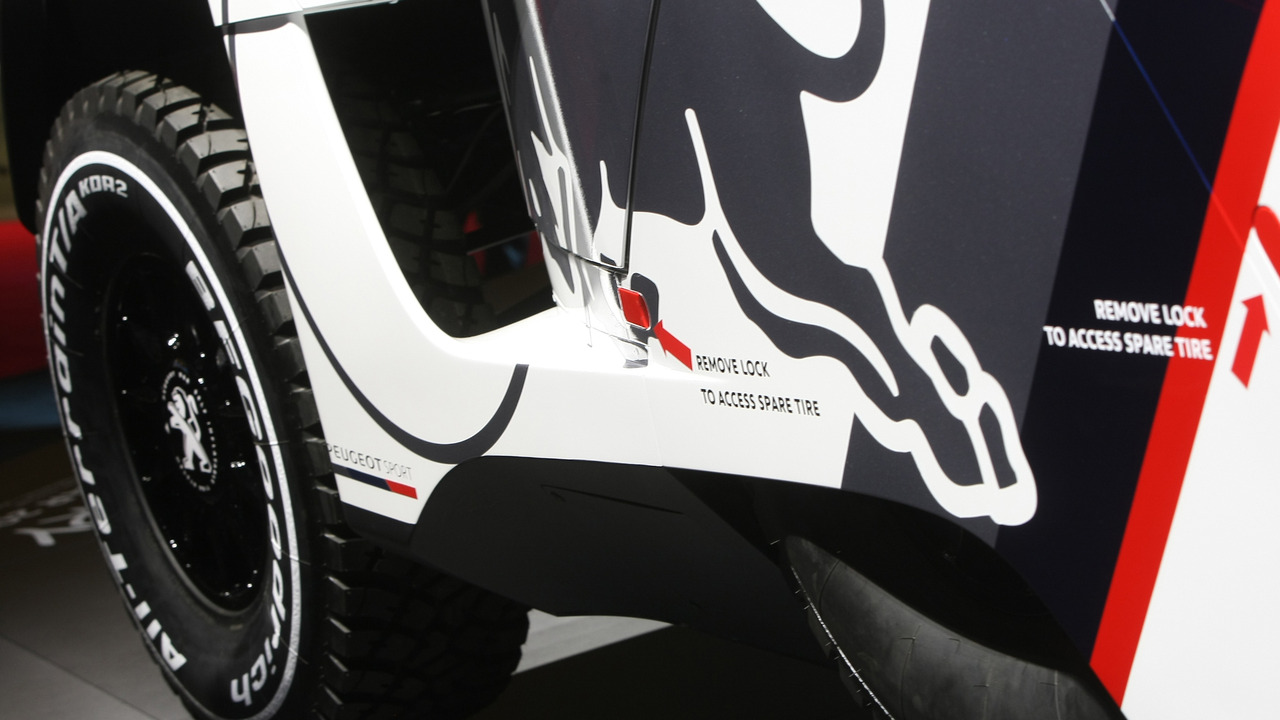 Peugeot 3008 DKR Paris Motor Show