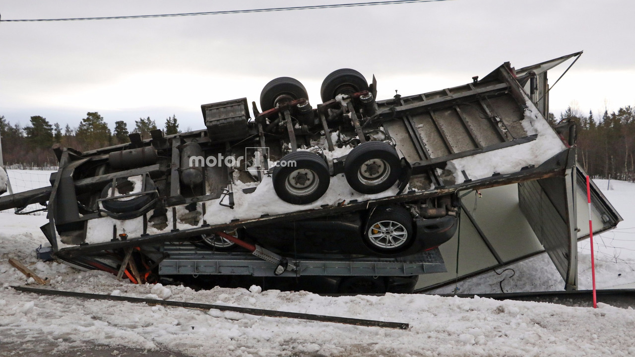 [Imagen: porsche-911-transporter-crash.jpg]
