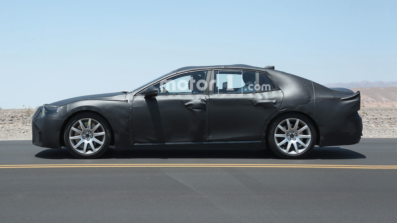 lexus-ls-spy-photos.jpg
