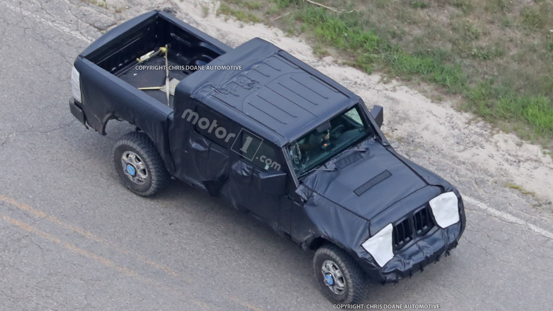 jeep-wrangler-pickup-truck-spy-photo.jpg