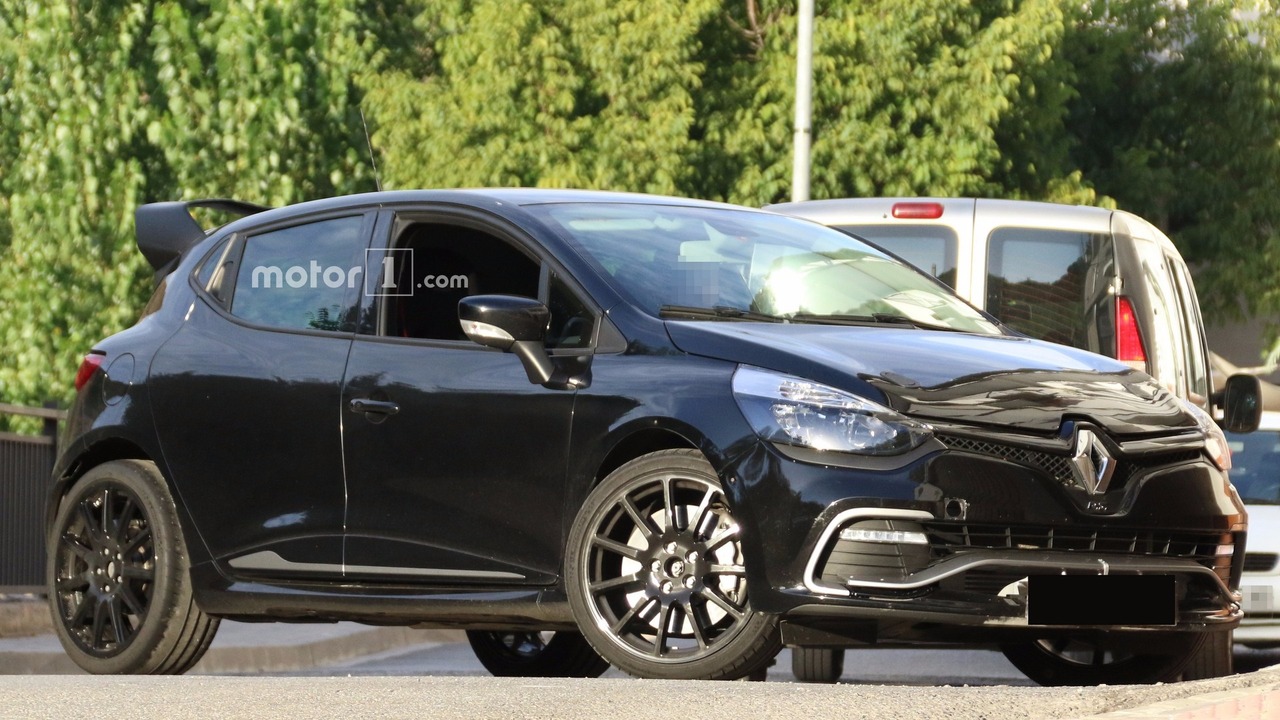 2017 Renault Clio RS16 spy photo