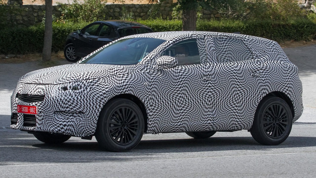 2018-peugeot-2008-spy-photo.jpg