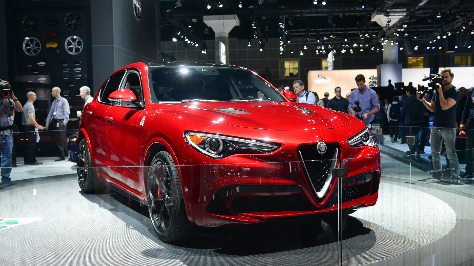 alfa-romeo-stelvio-la-2016.jpg