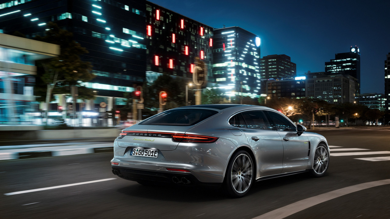 2018 Porsche Panamera Turbo S E-Hybrid