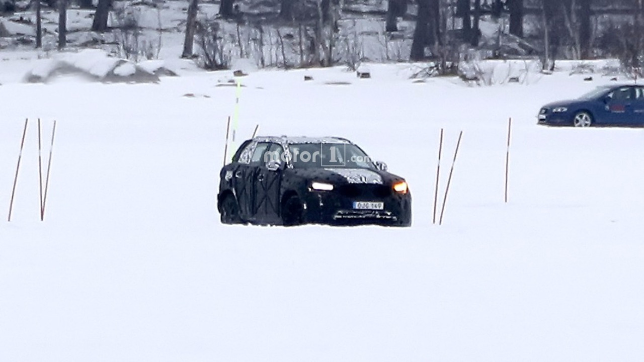 2018 Volvo XC40 spy photo