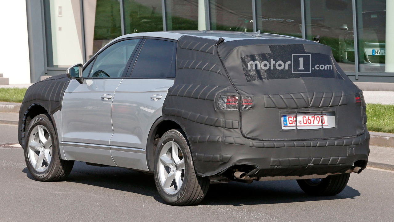 volkswagen-touareg-spy-photos.jpg