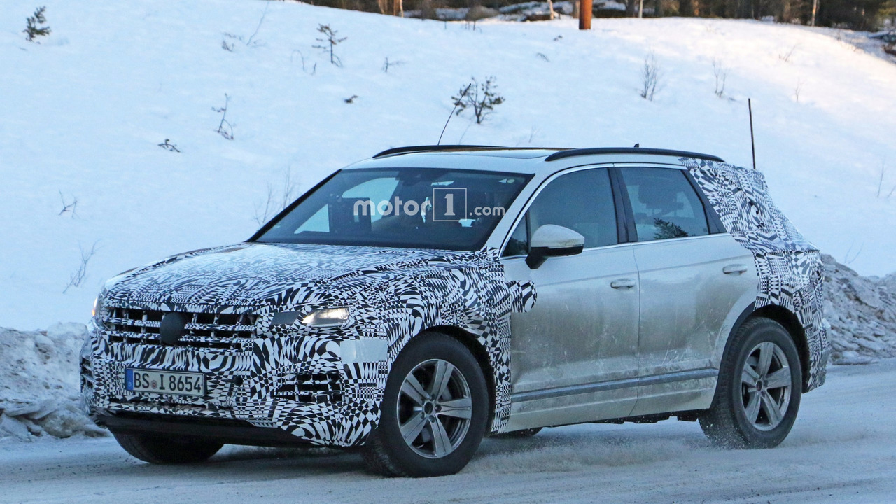 2018 Volkswagen Touareg spy photo